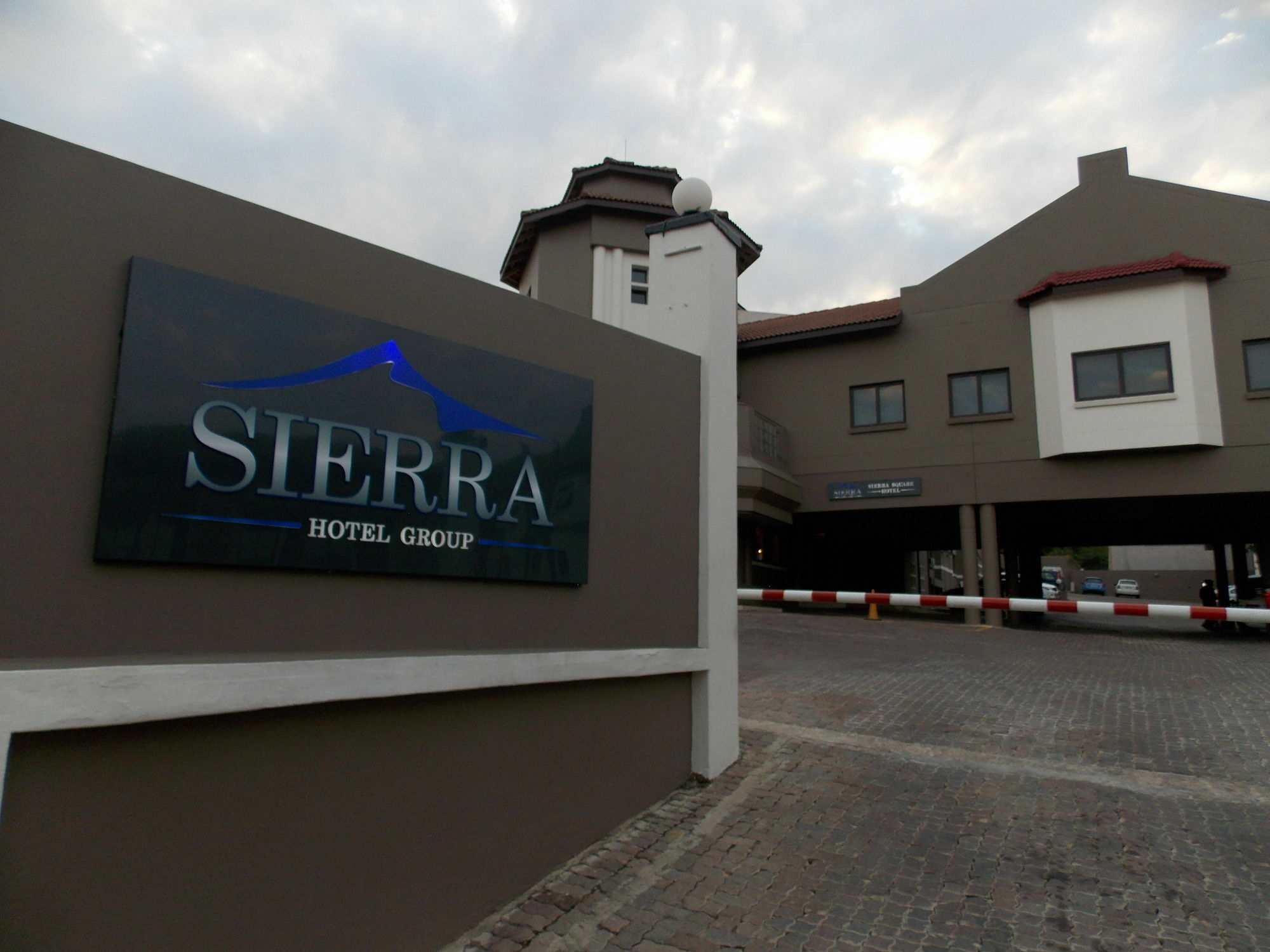 Sierra On Main Hotel Randburg Exterior photo